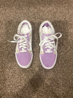 Vans kids Lilac Suede Low-Top Sneakers with Patterned Side Panels.